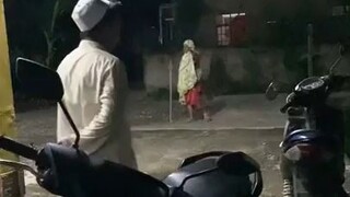 Orang buta aja mau sholat