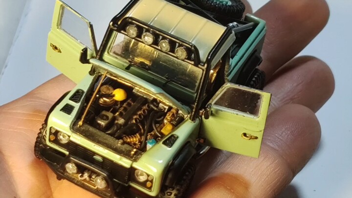 Land Rover Defender 1/64 yang sangat detail telah dimodifikasi sepenuhnya. Saya menggunakan waktu da