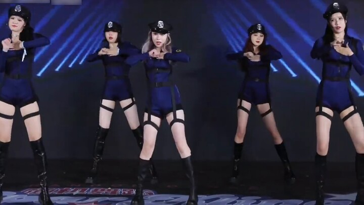 [Penggemar setia T-ara bertransformasi menjadi polisi wanita untuk menarikan lagu pertarungan No.9] 