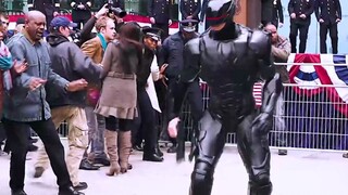 Chết tiệt, anh ta đã nói đúng, một phiên bản RoboCop da đen, tàn nhẫn và ít nói! [Sốc]