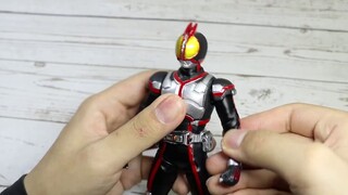 If you don't have money, make your own Kamen Rider toys! Soft rubber to RAH leather case movable sec