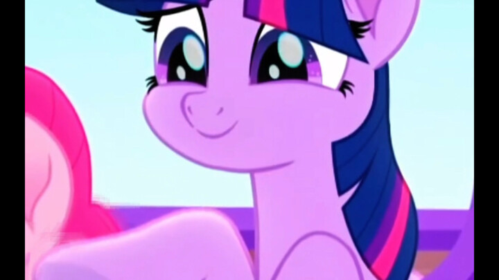 Berbeda dengan My Little Pony Princess Twilight Sparkle