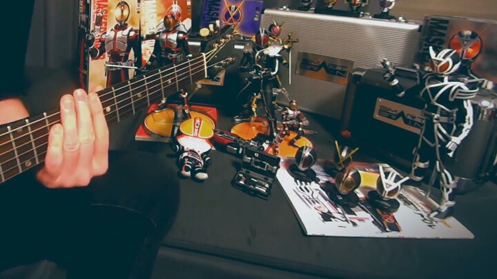 Lagu tema Kamen Rider 555 Faiz op Justiφ satu-satunya gitar akustik yang bermain, bernyanyi, dan men