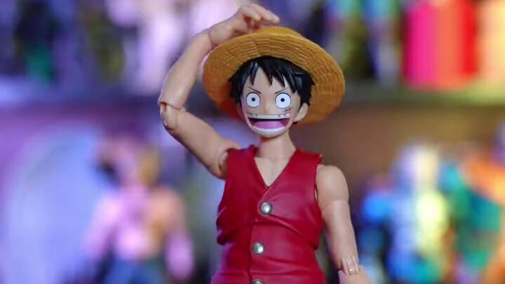 Bandai SHF Vua Hải Tặc Luffy lỏng lẻo quá