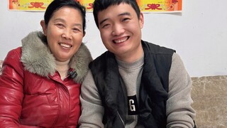 Grandma Pan came to cook. Today in Xuchang, Henan, I met a father selling ice cream. He was always s