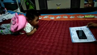 Melatih Bayi Merangkak