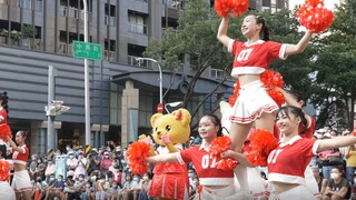 台湾学生踩街啦啦操表演