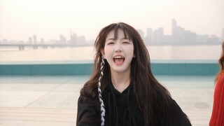 就不看你，哈哈哈哈哈#户外舞蹈 #蕞红啦啦队