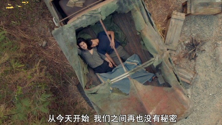 我非常喜欢这两张戴。。。手。。。铐的图，扑面而来不可分离的宿命感 •᷄ࡇ•᷅
