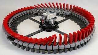 Sangat keren! Bangun domino tanpa akhir dengan Lego