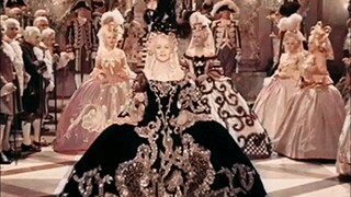 Trong bộ phim Marie Antoinette năm 1938, đây chính là cảnh khiến bạn phải thốt lên: "Thưa bà, đây là