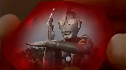 Đạo diễn Eiji Tsuburaya có thể đã thực sự gặp Ultraman