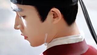 "Trương đại nhân tính tình nóng nảy, cứng rắn, nhưng lông mày lại rất đẹp."