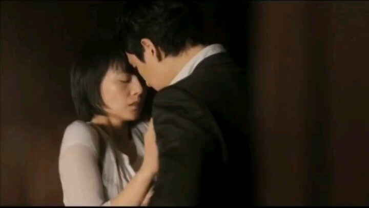 Adegan ciuman Gao Yuanyuan ingin menolak tapi selamat datang