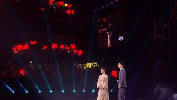 [โปรดให้คำแนะนำตลอดชีวิตของฉัน |. 2020 Tencent Starlight Awards Red Carpet + Singing