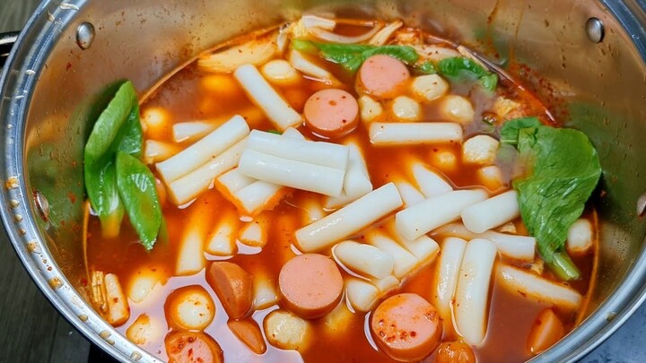 Cách nấu Bánh Gạo Cay tokbokki Hàn Quốc nước sốt thơm lừng cay cay cực ngon - Tú Lê Miền Tây