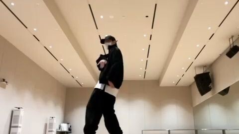 OMG!! Jungkook cover dance! 😭