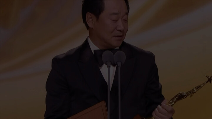 恭喜 柏林 东京 金鸡 三料影帝 再度斩获金鹰奖最佳男配角！实至名归！