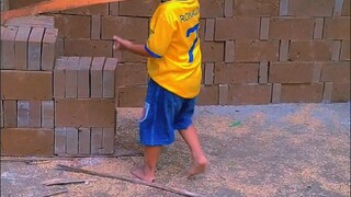 bawa kayu ala bocil...