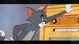 Tom & Jerry mengsedih