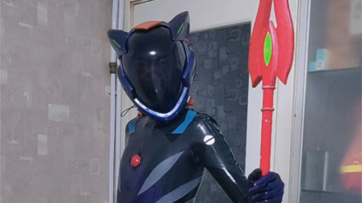 [EVA EVA] LaTeX rubber suit Shinji Ikari No. 13 combat suit tried on and posed for cosplay