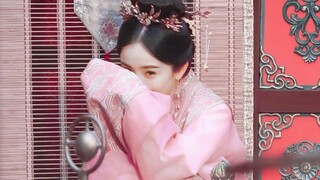 จริงๆ แล้วนักแสดงสมทบในละครที่เธอเล่นเป็นนางเอกก็ล้วนแต่สวย ดูดี และมีเสน่ห์ทั้งนั้น!