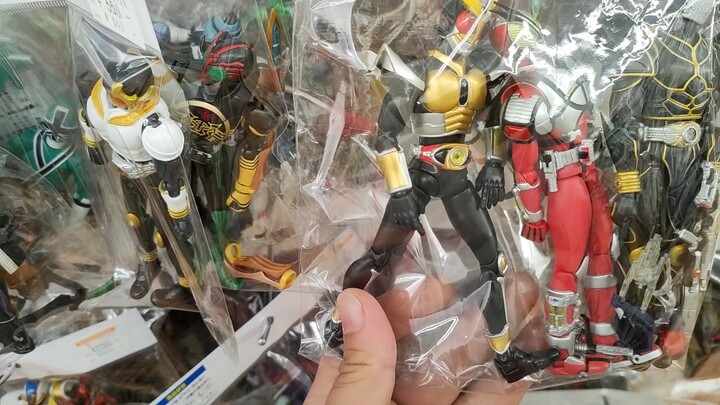 30 RMB each? How cheap is Kamen Rider SHF at a second-hand store in Tokyo?