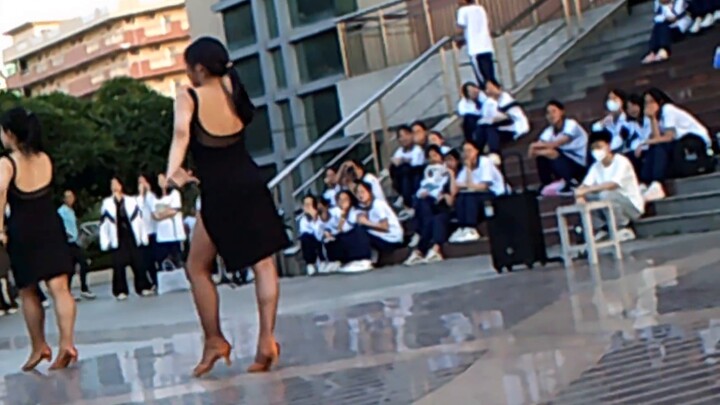 [ละติน] น้องใหม่ของสโมสรนักเรียนมัธยมปลายแสดงการเต้นรำละตินและทำให้ผู้ชมประหลาดใจ!