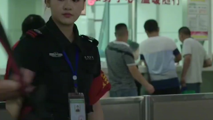 好家伙，在这地方上班不愁烟抽啊，观众不知道他们是夫妻关系