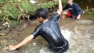 pengen ketawa tapi takut dosa😅