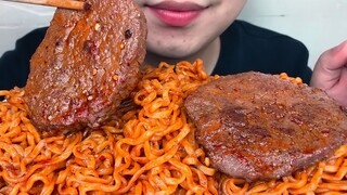 [ASMR]Makan mie pedas SAMYANG dan steak pedas