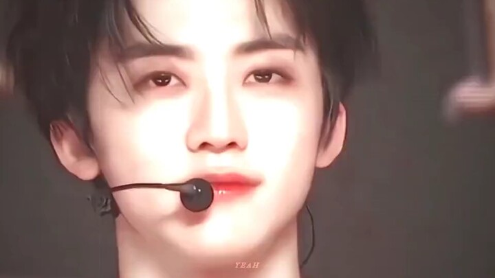 Luo Yunmin's gorgeous face with black hair!!!