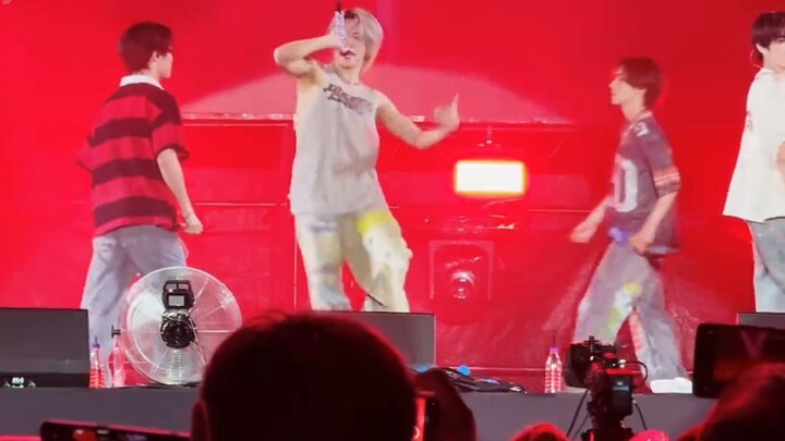 WayV Dongguan Strawberry Music Festival Kick Back All Strawberry Music
