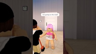 VuxVux won’t let Kayla wear crop tops.. 😲 #livetopia #roblox