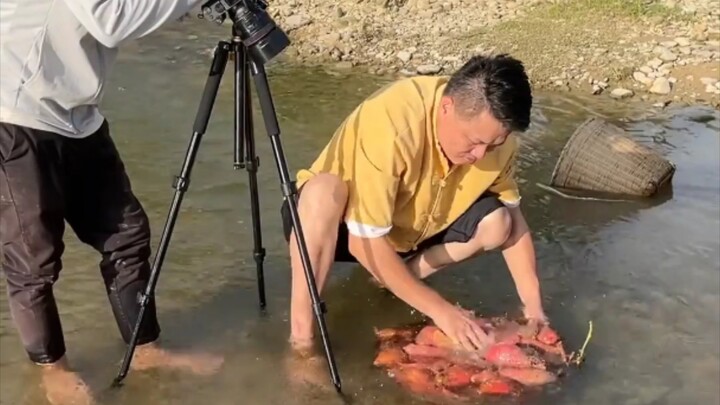 Xiaobai quay những video như thế này, mọi người đều là Anh Yu và Chị Yu