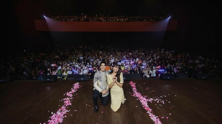 Yaya & Nadech Live in MANILA 2022❤ (singing "way back into love and ikaw")