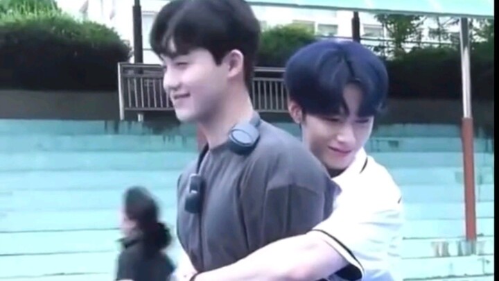 Wooaahh the behind the scenes is even cuter fir this couple 🤧 Look at how crlingy hangyeom #jazzfor