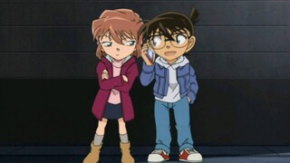 It’s so sweet when Conan and Ai eavesdrop on each other’s phone calls and whispers!