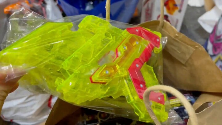 The 2,000 yen lucky bag at the Kamen Rider used shop actually contained items worth more than 400 ye