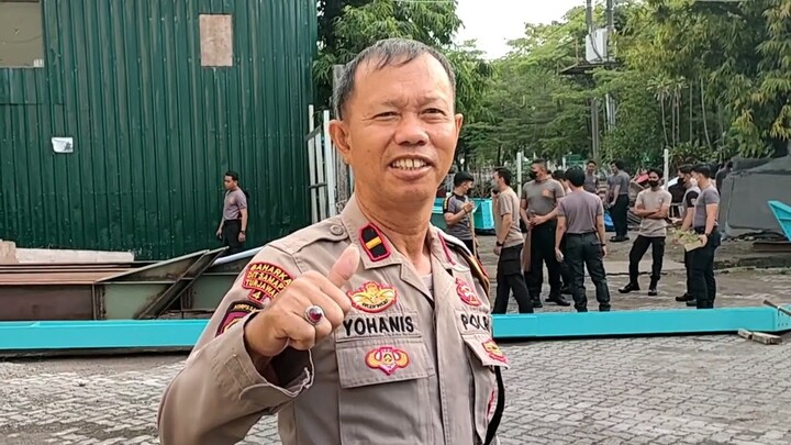 Brimob dan propam bersama pasukan PARA TOMBAK POLDA