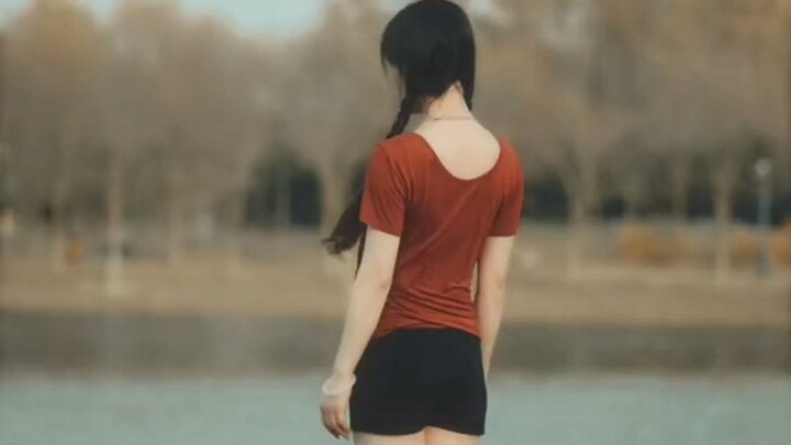 Khuôn mặt tôi đã hôn trong mơ, nhưng nó không thể đến với tôi... Liệu tôi có thể là người đẹp ở làng