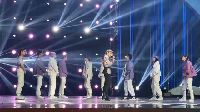 [God-level live] Liu Yuxin's unretouched, all-open-mic hot live show is the light of domestic entert