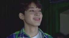 When Jeon Wonwoo lip-synced Kim Mingyu's clapping part with a blank expression