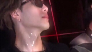 [Jackson Wang] Anh ấy thực sự... cảm thấy mồ hôi đổ ra có mùi thơm