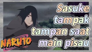 Sasuke tampak tampan saat main pisau