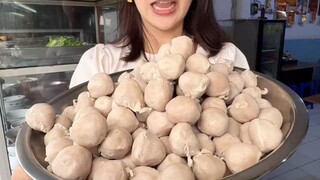 Enakkk !!! Salah satu bakso sapi Kalimantan terenak yang pernah aku makan , umurnya aja sudah 100thn