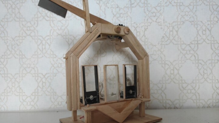 "Goat-headed Guillotine" Make a Goat-headed Guillotine to kill cockroaches