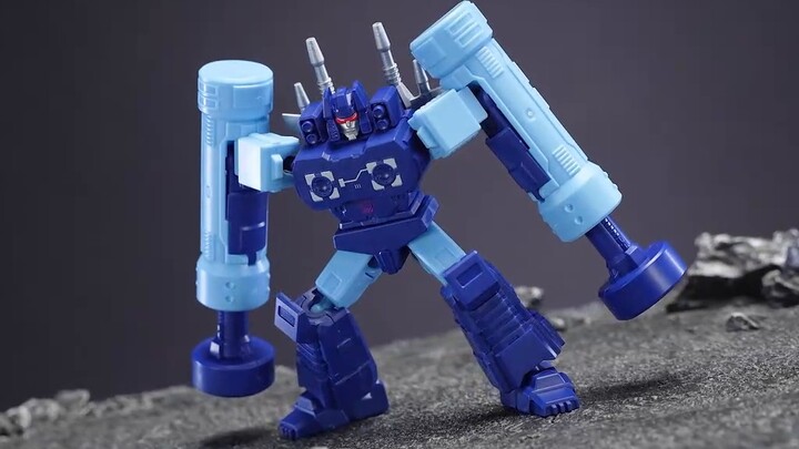 The Legend Edition comes with the first sound and light mechanism toy?! The overall structure has be