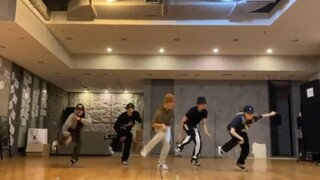 40 seconds, it's as if the feet are not his, the core is really amazing, Hoshi choreographed it hims