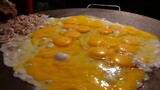 Trứng Chiên Khổng Lồ " Món ăn nhanh Đường Phố của NGười Ấn độ